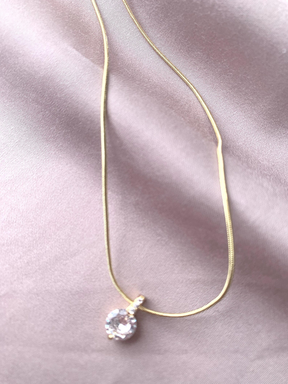 Solitaire Choker necklace