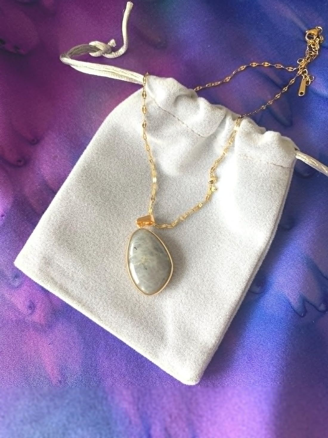 Natura pendant necklace