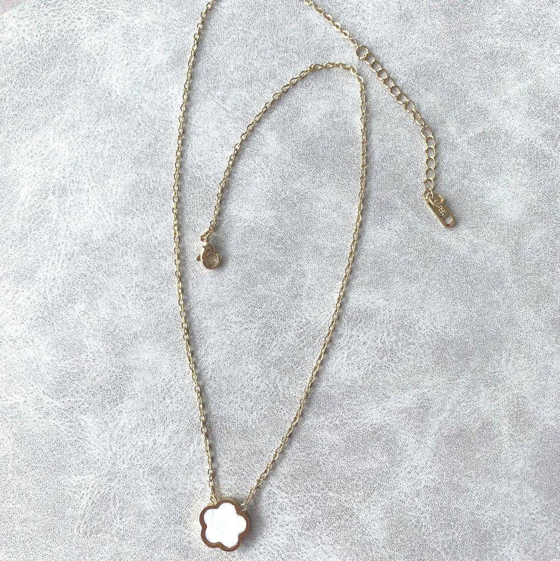 LONE CLOVER Necklace